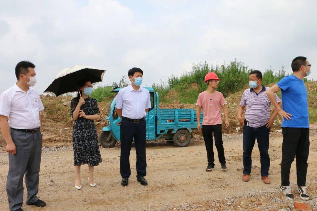 初二复课:副市长肖生娥督导检查初二复学复课工作