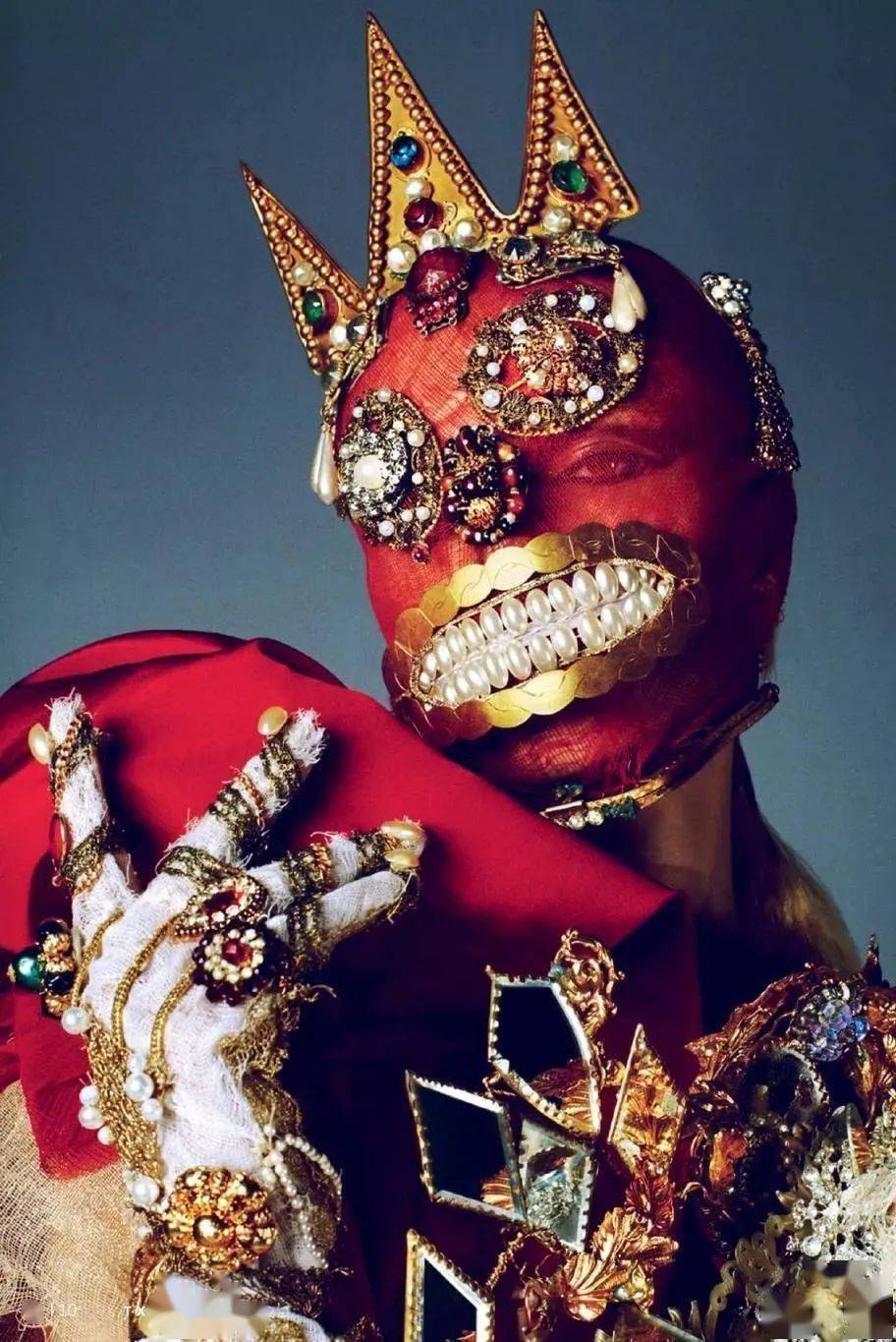 从匪帮标志到秀场宠儿将面具带回时装周的不仅是covid19