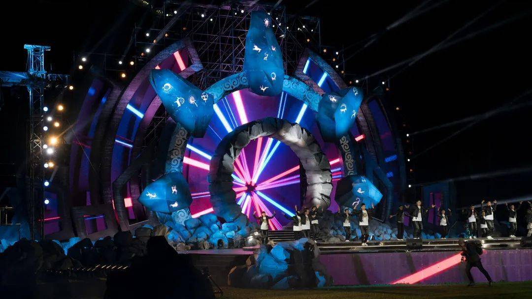 未来感x科技感他的每个舞台都让你有想蹦迪的心