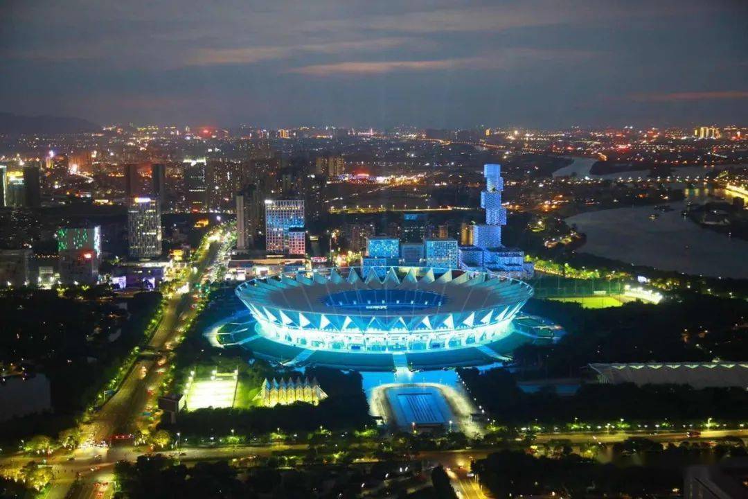 夜经济配套项目一期工程 位于佛山新城核心区  今晚,坊塔上的led屏将