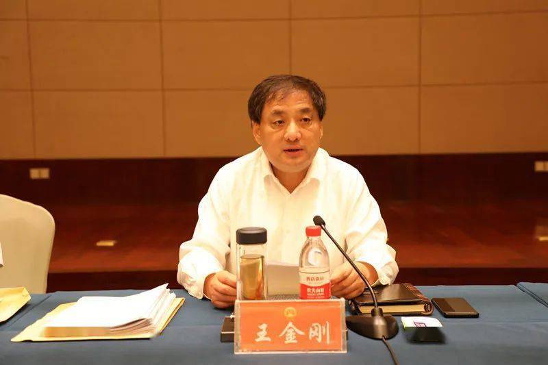 会议分别由市人大常委会主任王金刚,副主任崔建发,石跃辉主持.