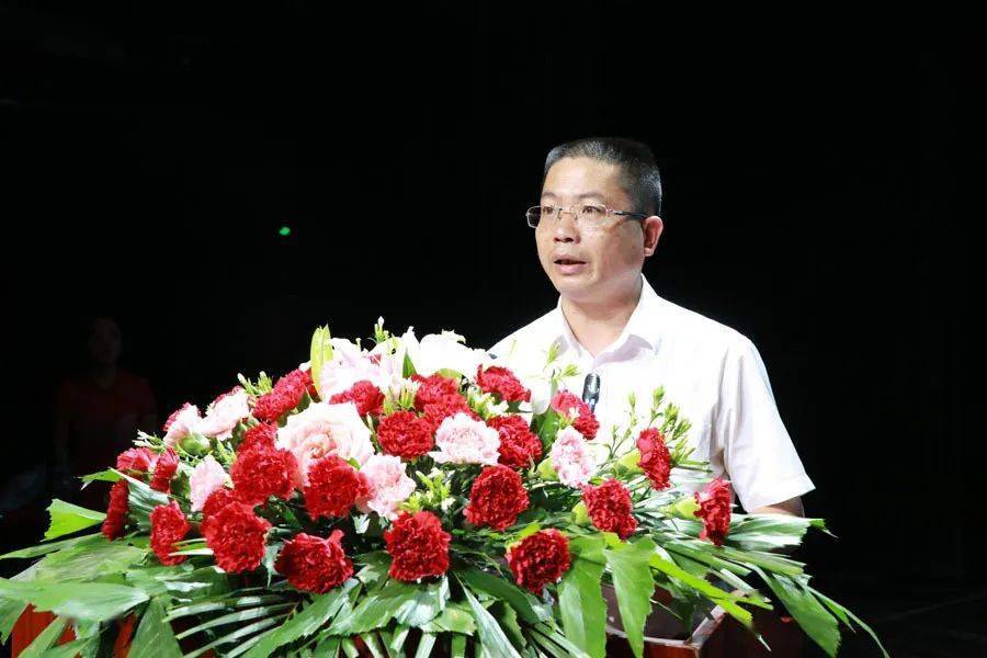 红色经典进万村"江西省公益电影红色经典进万村放映活动在莲花县新