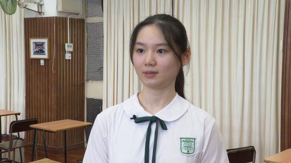 香港中学生参加升旗仪式:为祖国自豪,毕业去内地就业