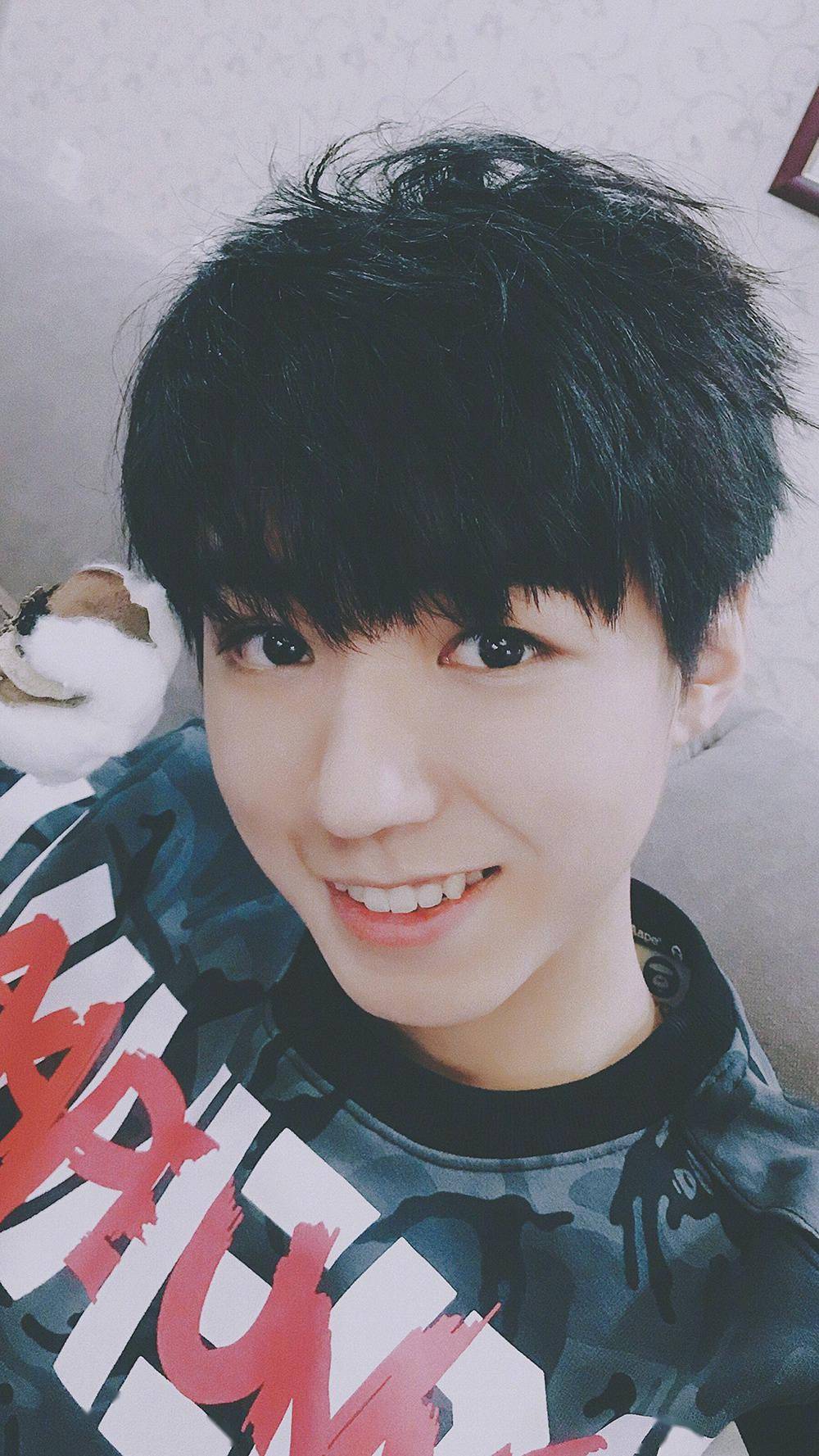 论拍摄角度有多重要来看王俊凯360无死角自拍