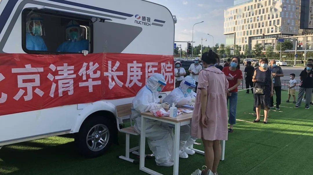 技人员组成支援小分队,由13b病房护士长袁敏,12b护士长郭凯华分别带队