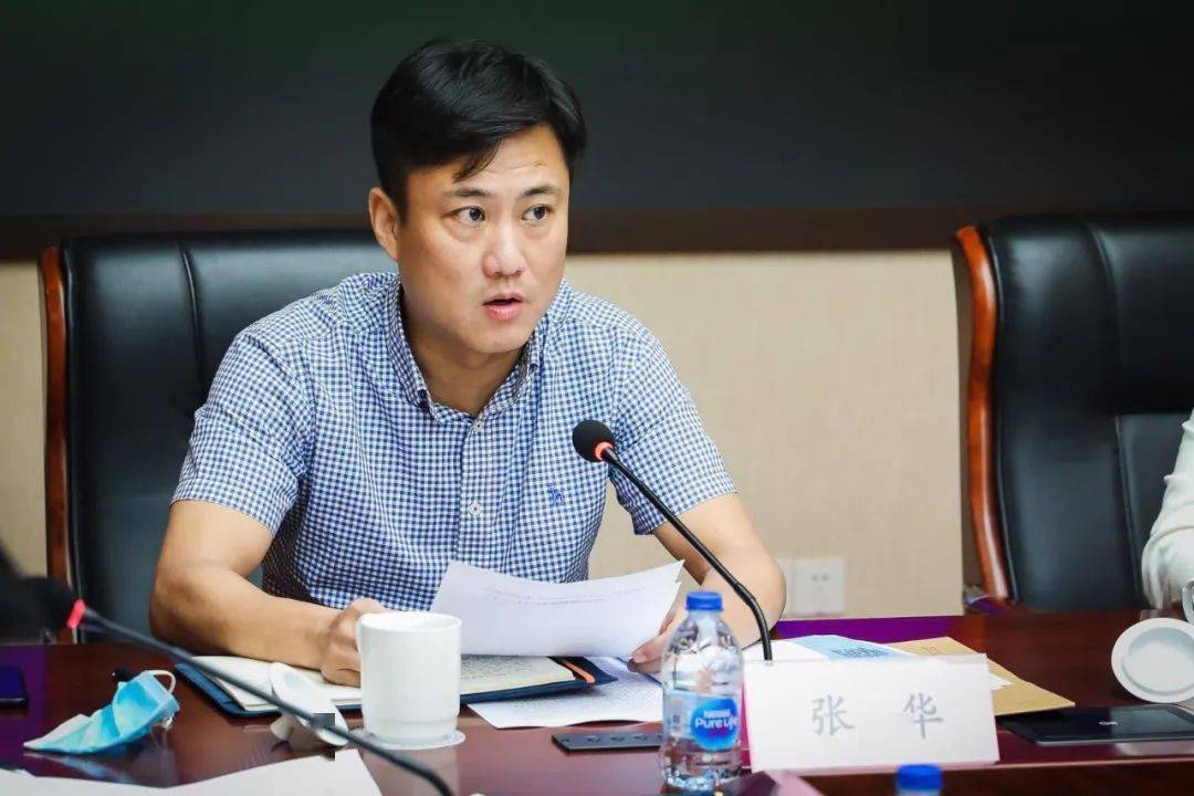 区政法委副书记张华肯定了大调解机制对区域复工复产复市做出的贡献
