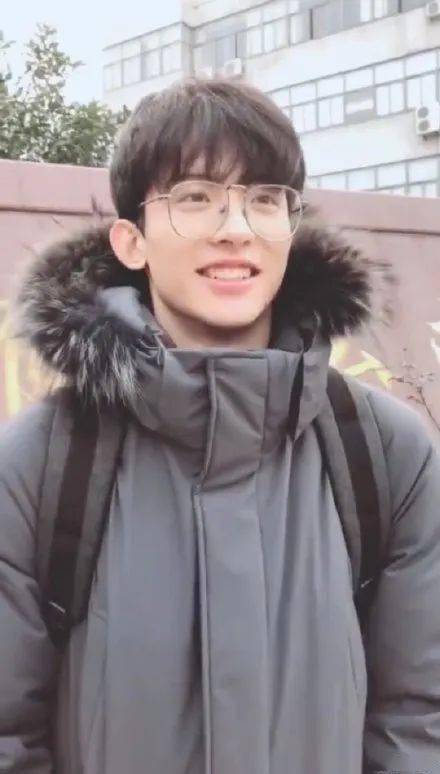 眼镜帅哥合集啊啊啊是眼镜也挡不住的帅气没错了