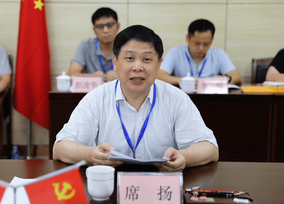 席扬与自治区人力资源和社会保障厅客人座谈