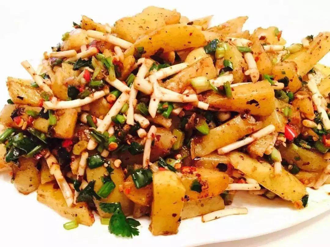 炸洋芋拌折耳根▲炸洋芋蘸折耳根辣椒水全国大部分地区吃烧烤喜祸撒