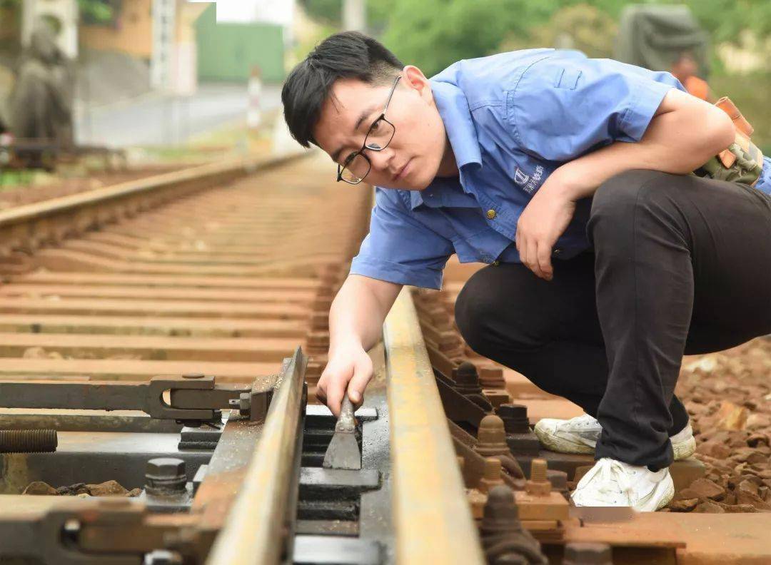 终于,铁路局这个工种正式退役了!_工作
