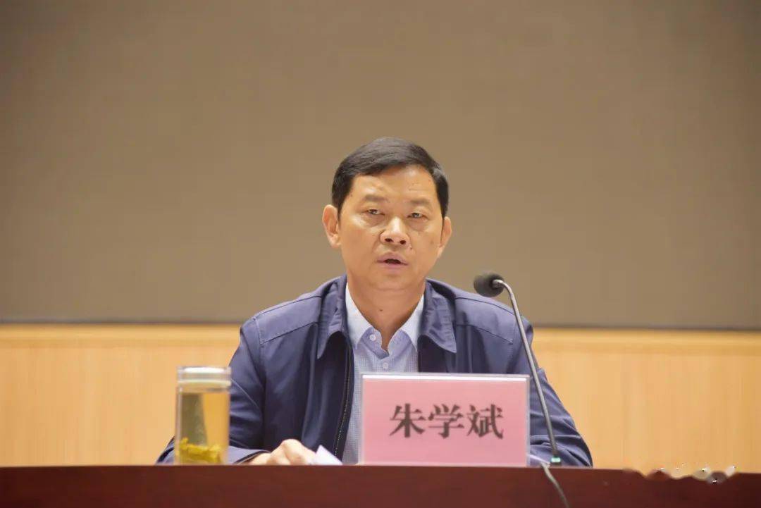 朱学斌强调,要直面卫生健康工作中的问题和困难.