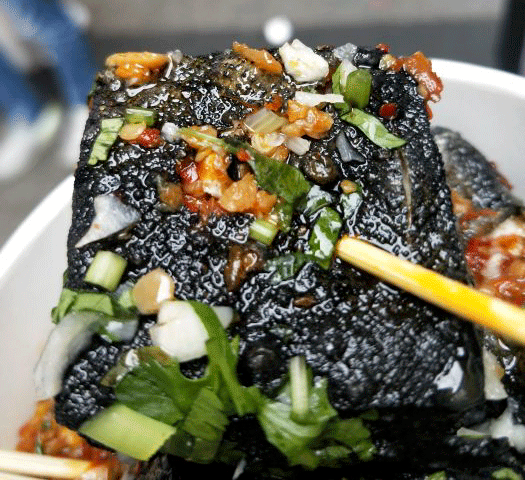 在夜晚第一站来一口只有肉香四溢没有油腻的口感轻轻一撕就是满满的