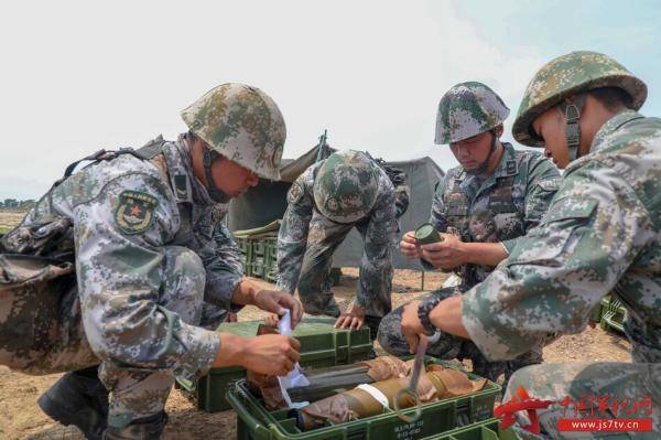 炮声轰鸣 直击陆军第80集团军某旅炮兵分队实弹射击现场