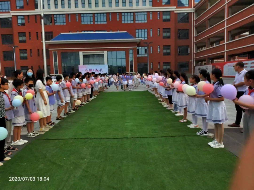 感恩成长毕业季安阳市三官庙东明朝阳小学召开毕业典礼