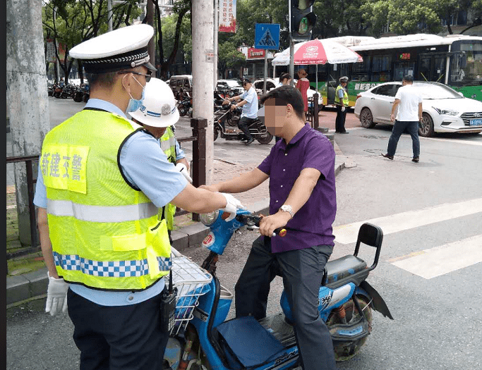 南昌千餘交警出動!查了800多起_電動車