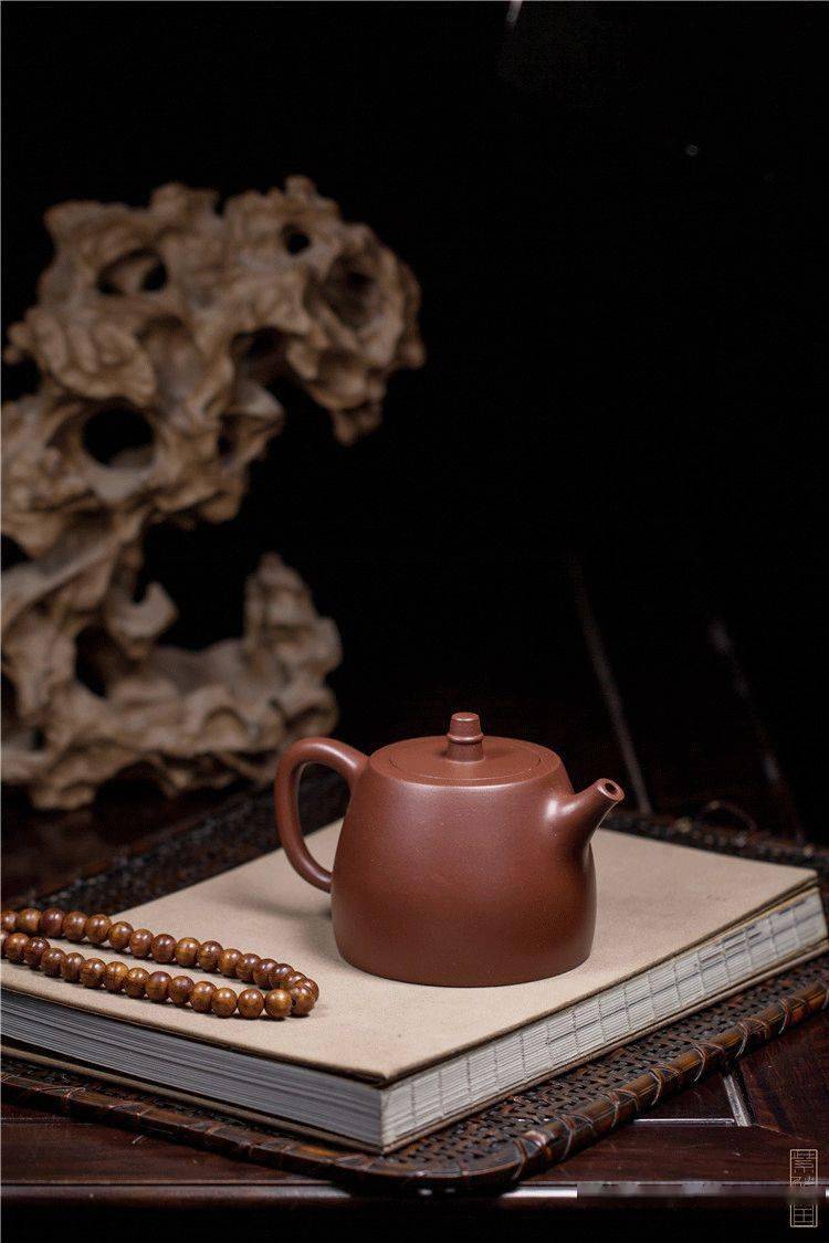 其壶式仿晚清梅调鼎(号赧翁)铭,韵石制之汉铎壶作者临摹经典并诠释