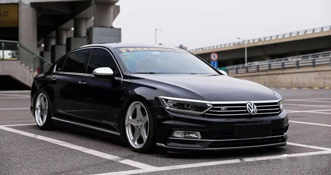 大学生花一年改装他的大众迈腾趴下之后的商务范可还行