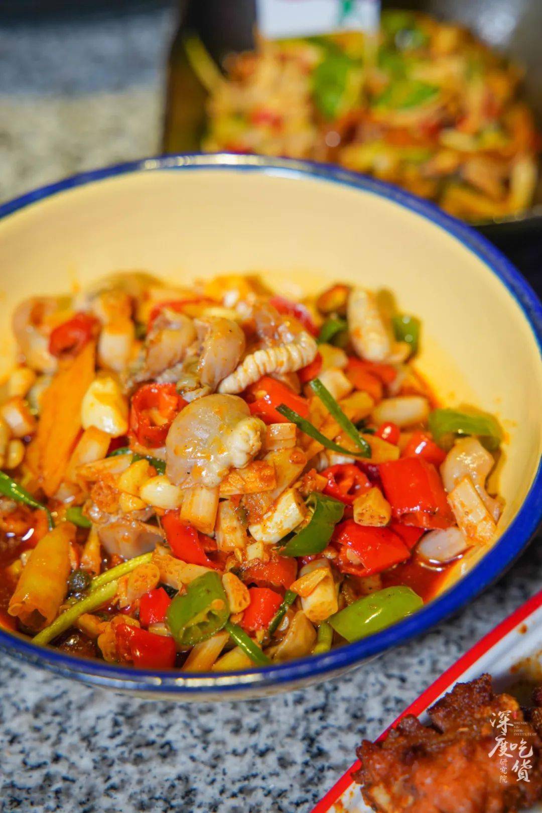 360°环绕式欣赏美腿,这店不打折也要去吃!