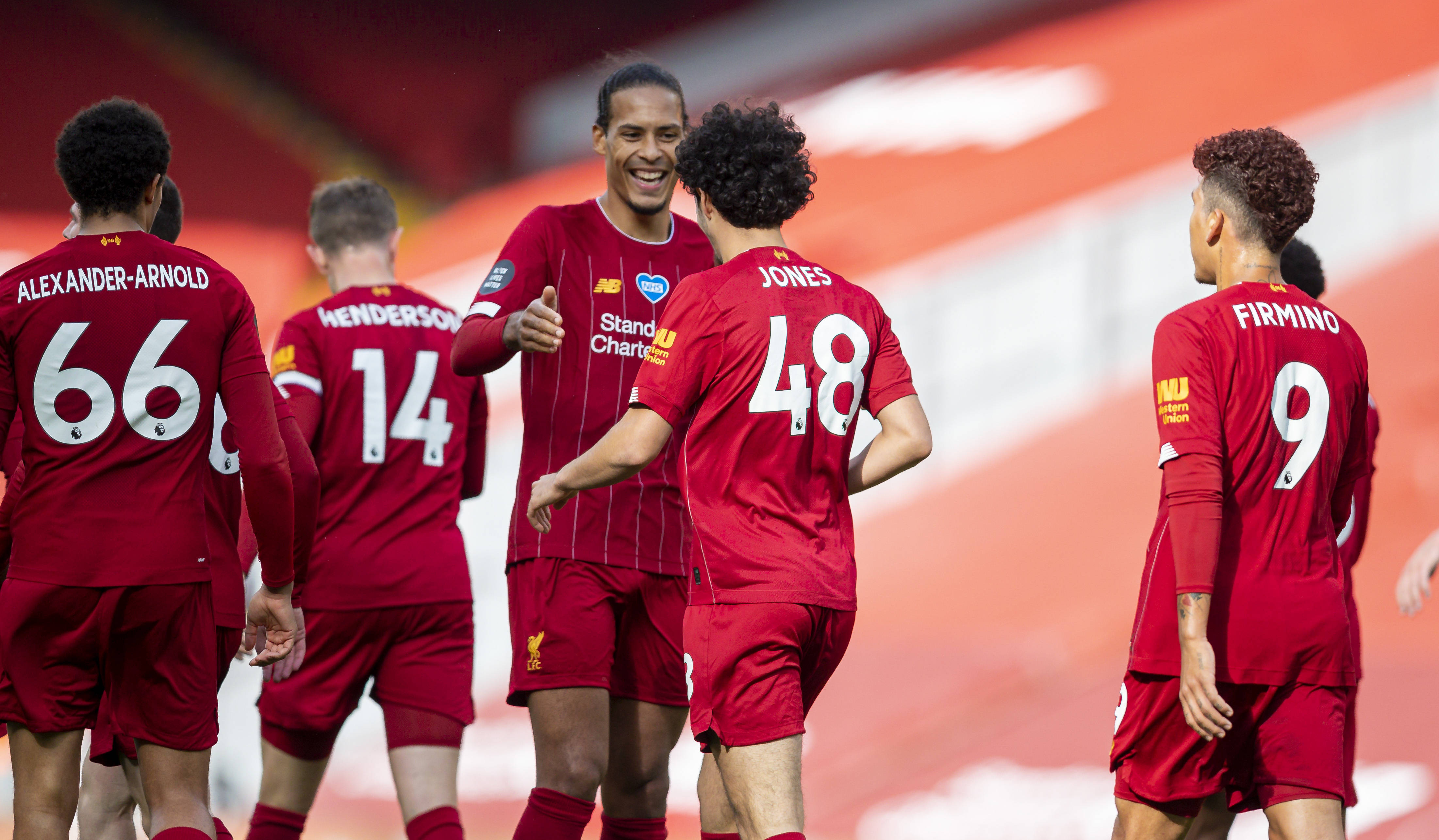 足球——英超:利物浦胜阿斯顿维拉