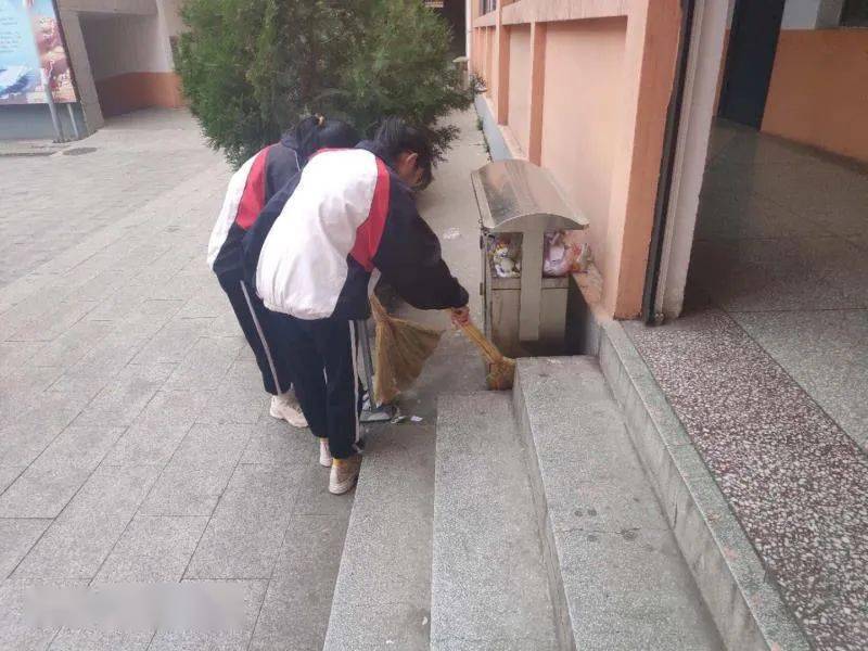 创建文明校园助力文明城市泽州二中弯弯腰进校园活动圆满结束
