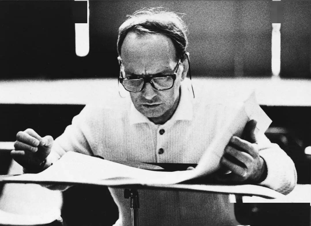 但我想这或许正是缅怀这位遥远又熟悉的大师的最佳方式.