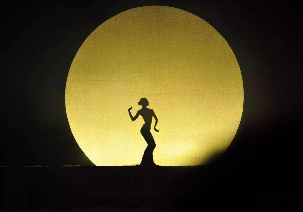 重温杨丽萍当年的舞蹈月光一个字美