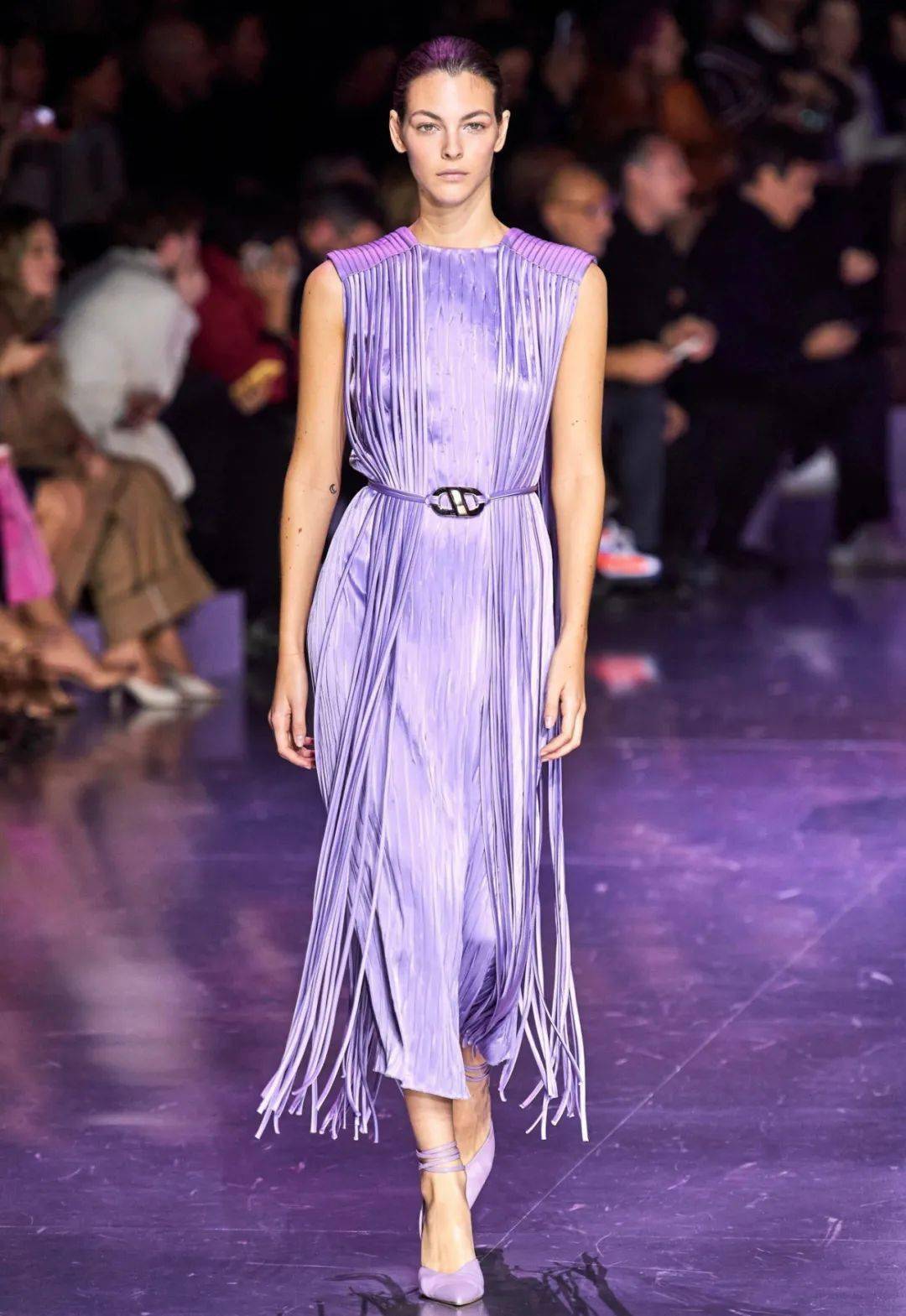 紫气东来 丨 乘风破浪,扶摇直上_紫色