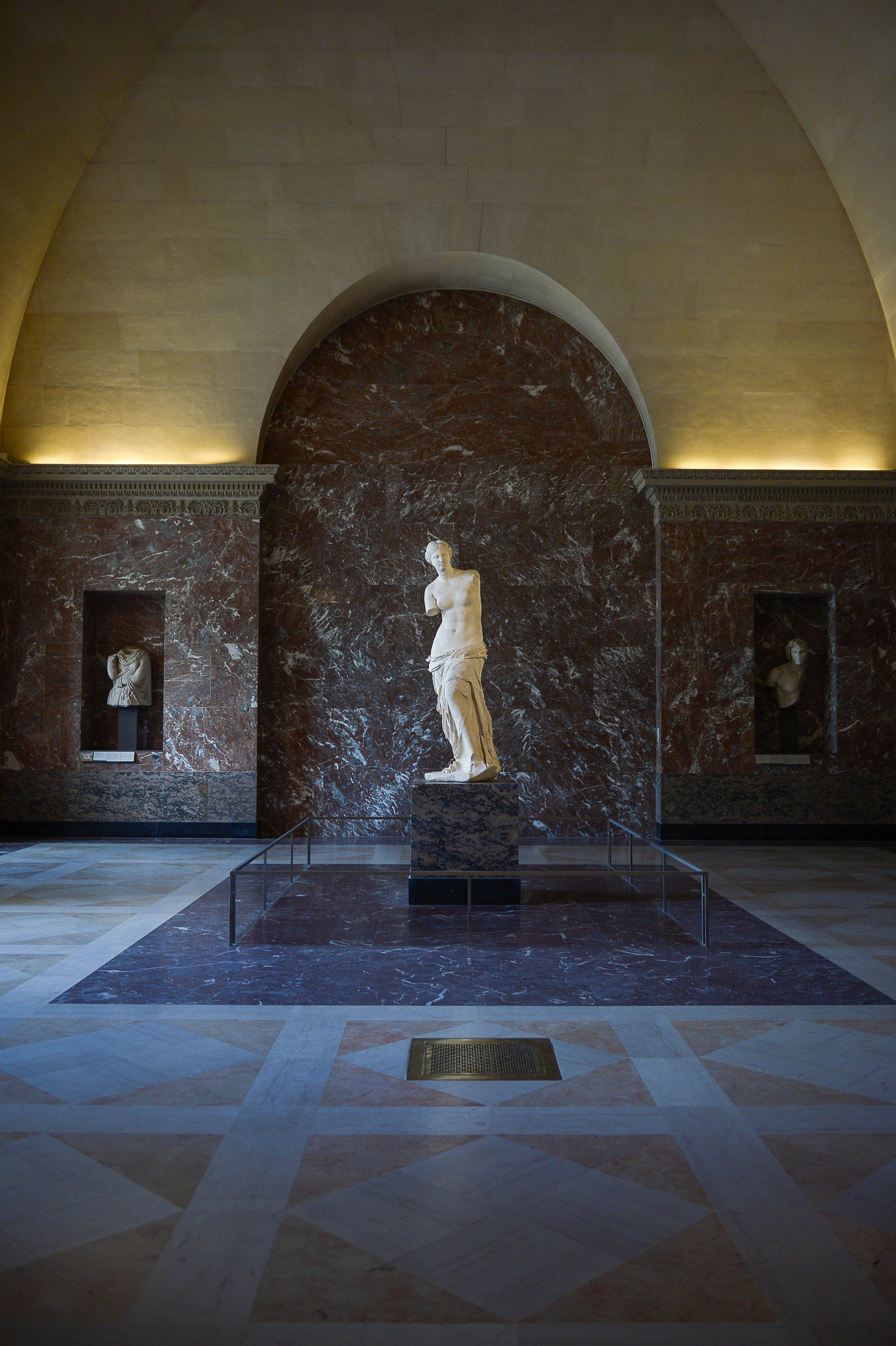 这是7月6日在法国巴黎卢浮宫博物馆拍摄的雕塑《断臂维纳斯》