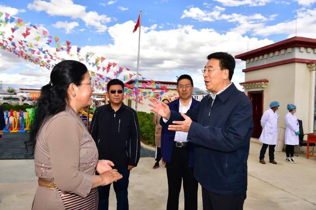 吴英杰在日喀则市桑珠孜区调研脱贫攻坚