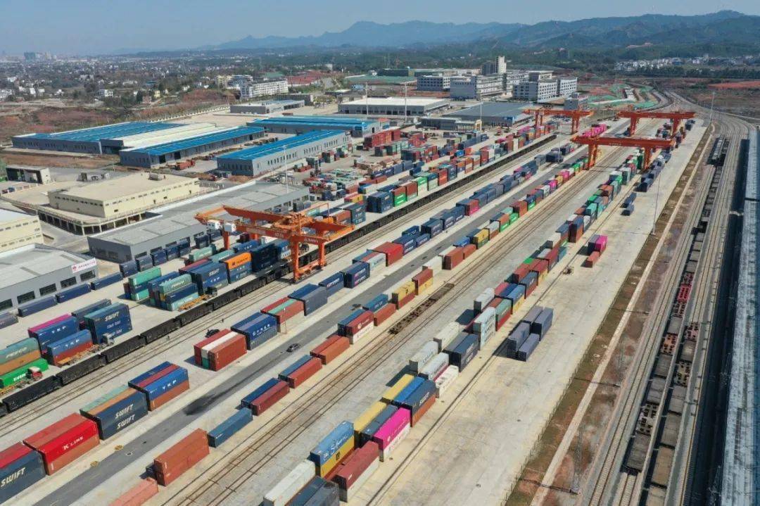 于1996年京九线全线开通时投入运营 这个四等客货运小站 距赣州中心