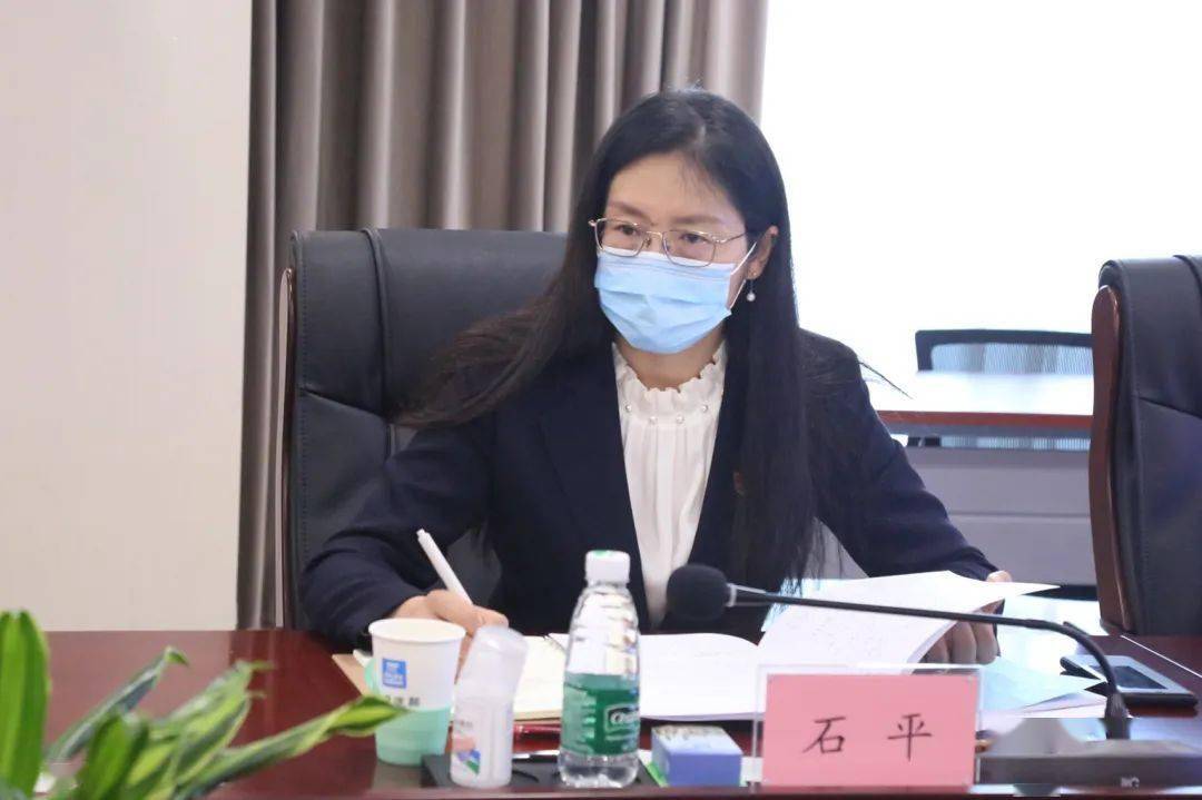 中建一局董事会秘书,办公室主任石平作点评石平首先从高质量的会议