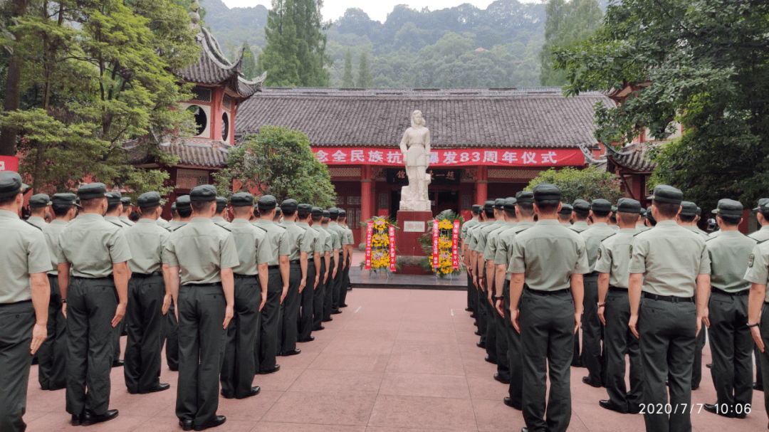 宜賓市趙一曼紀念館聯合駐宜部隊陸航旅,在紀念館廣場與其他全國抗戰