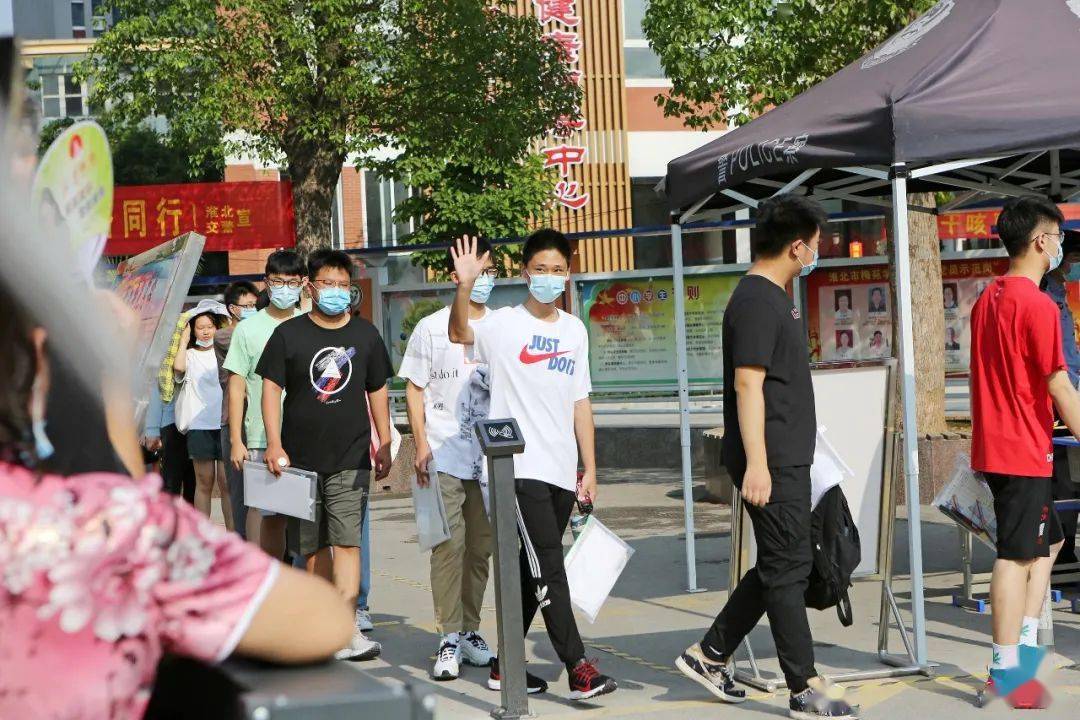 直击高考,淮北考场外发生的一幕,令人