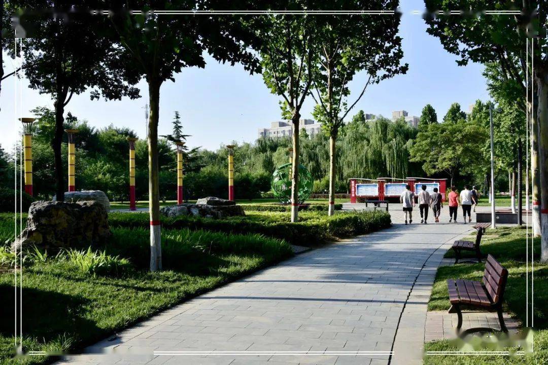 健康一条街健康一条街位于燕兴公园南侧的机场路,全长约1100米,沿途设