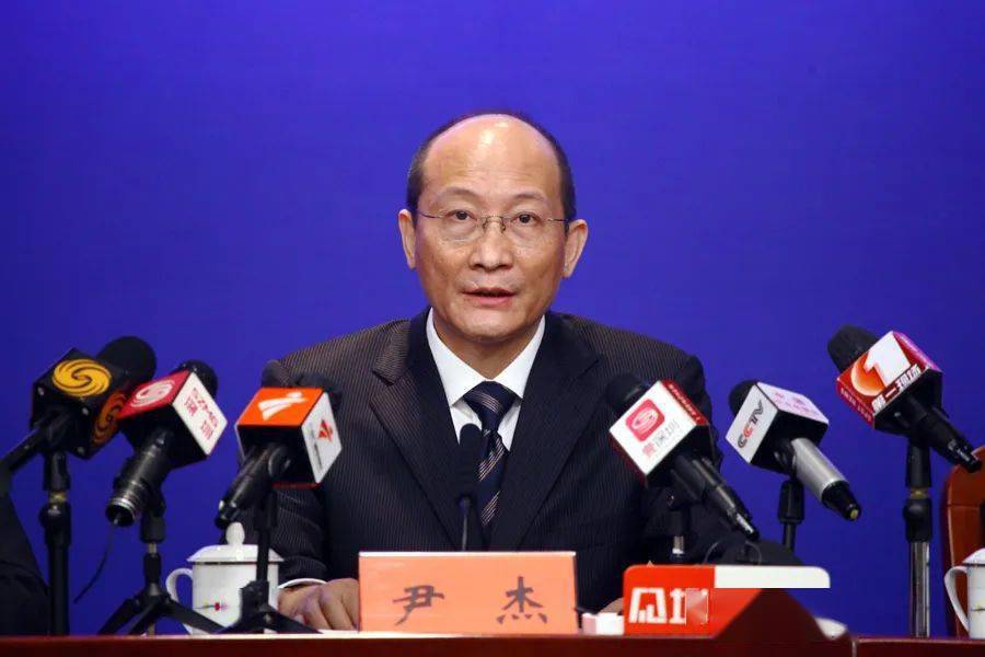 市生态环境局副局长 尹杰深圳作为改革先锋城市,2019年入选国家"无废