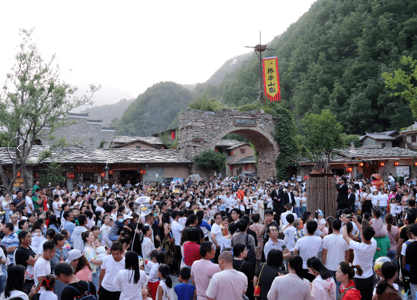 终南山寨高考主题狂欢篝火夜,每周五周六我们不见不散!_晚会