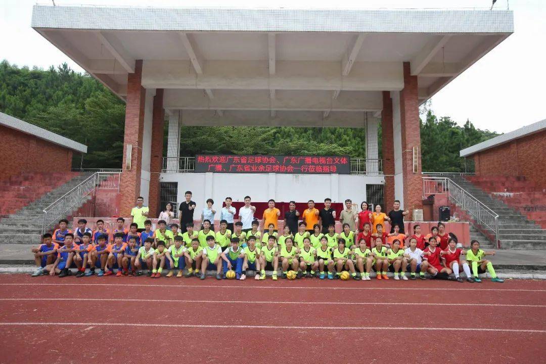 "大爱有声·校园足球公益训练营"清远市源潭镇第一初级中学回访交流