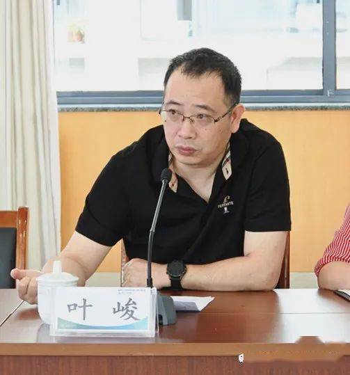 叶局长向工作组汇报了全市医保补助,大病医保,困难群众医疗援助情况及