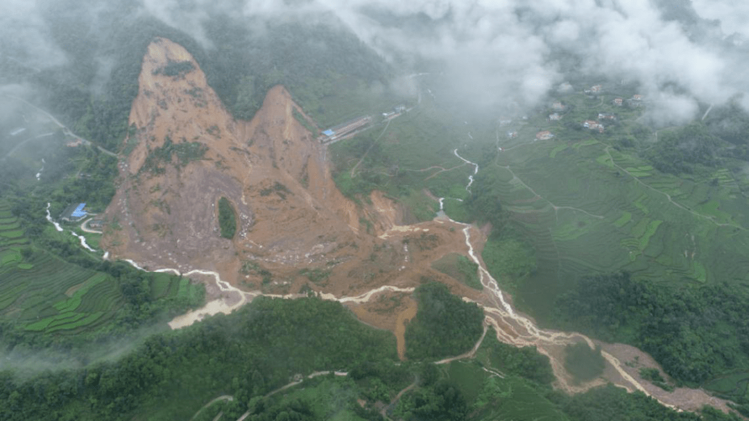 常德市石门县南北镇潘坪村雷家山滑坡现场.