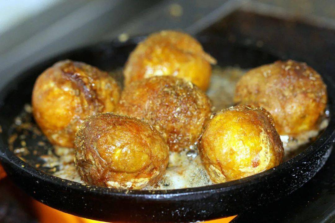 好多都9毛!门头沟这儿的大排档巨踏实!桌桌送炮啤!另一家店吃锅子送一