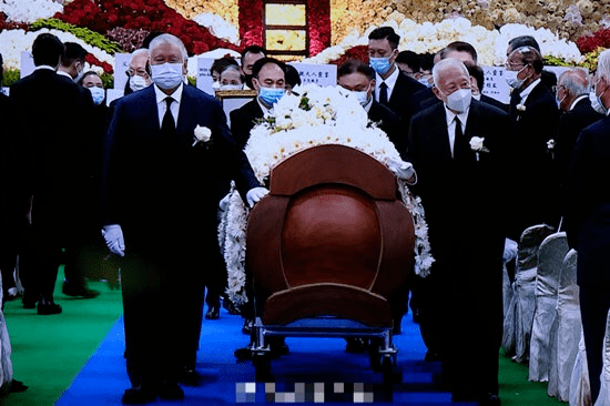 千万葬礼,特首扶灵,这个排场还有谁?_何鸿燊