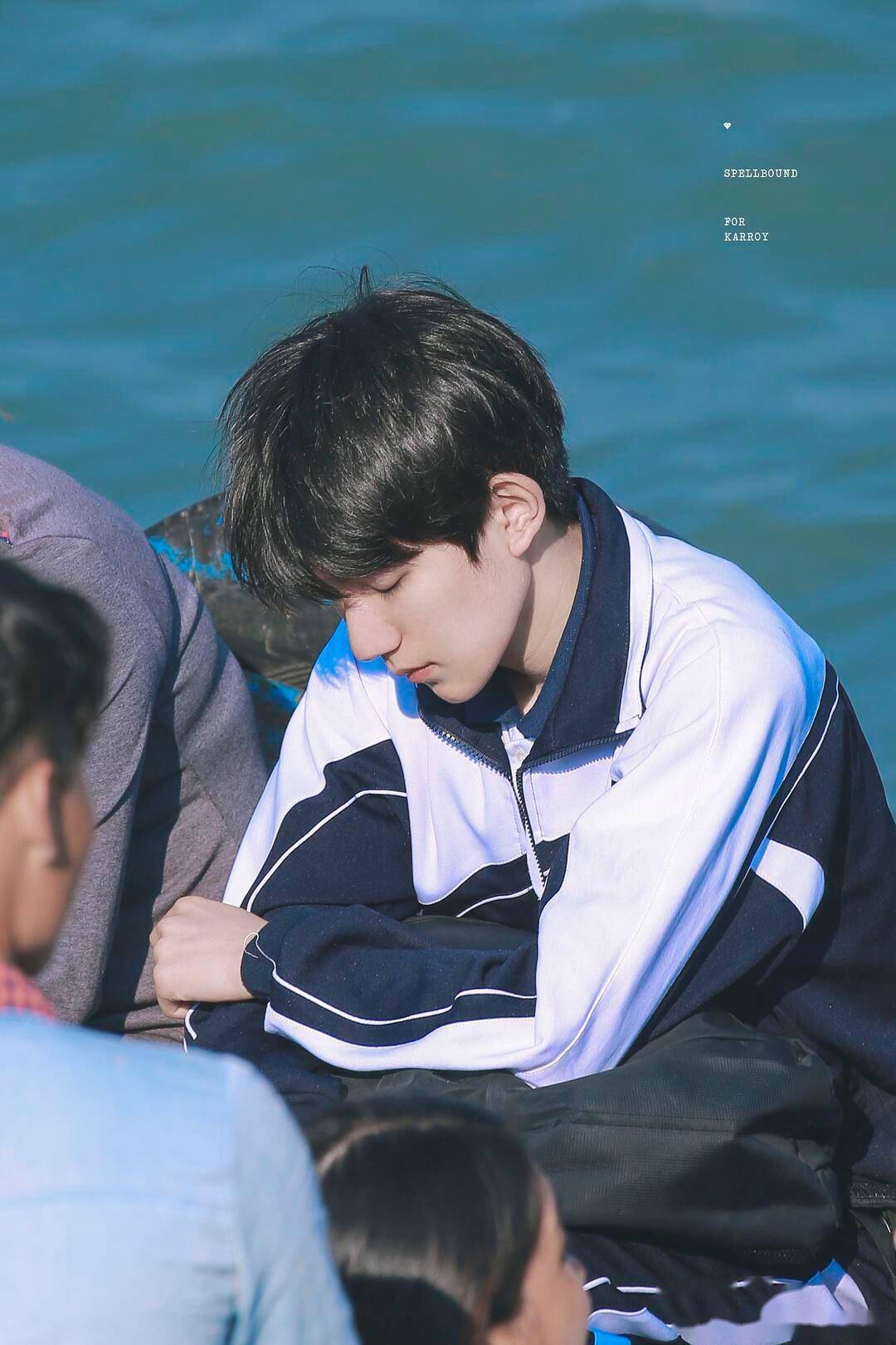 穿校服的王源合集 源学长真帅气