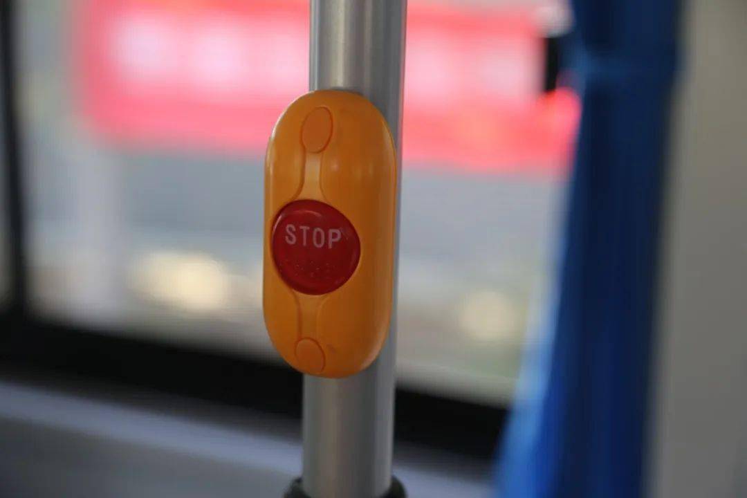 公交车中间座位边