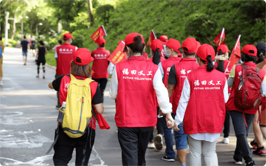 文明深圳幸福福田全力争创第六届全国文明城市福田红马甲是认真的