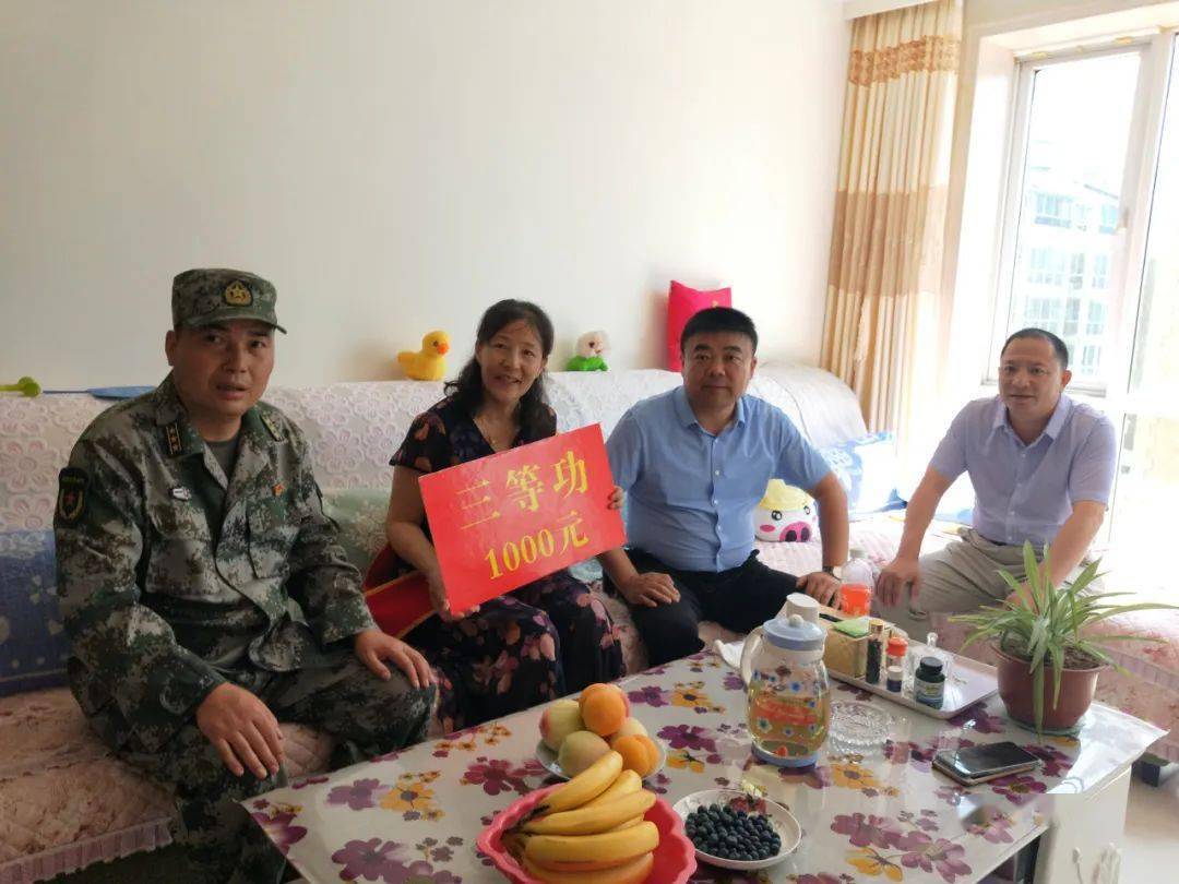 近年来,我市大力发扬拥军优属光荣传统,出台相关奖励优惠政策,鼓励
