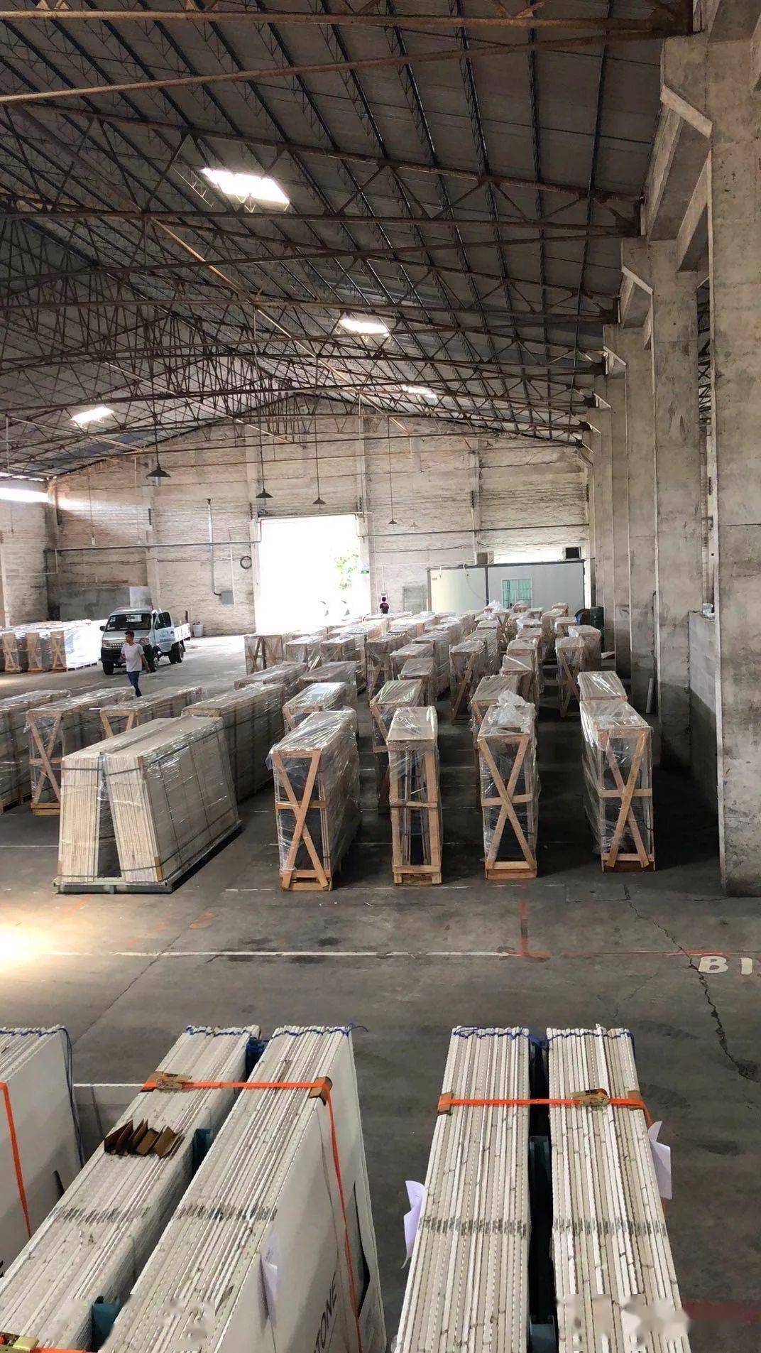 第一批货仓库现场疫后钜惠,399元/片岩板连纹背景墙,疯狂抢购中