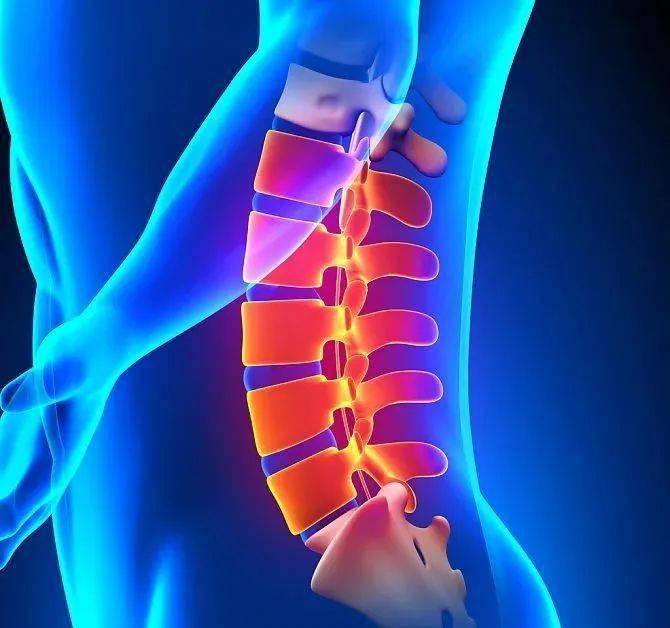 90后男子腰部剧痛10天只睡8小时腰身堪比老人