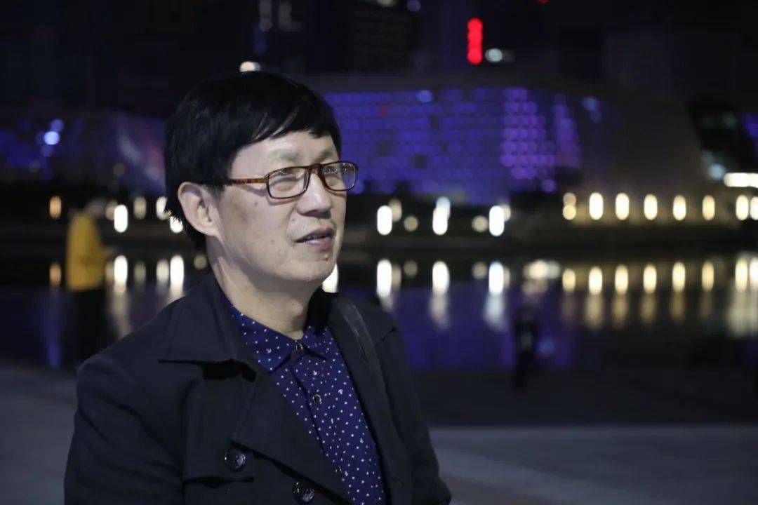 他叫黄元祥,慈溪崇寿人 从杨贤江中学退休以后 一直闲居于家乡  笔耕