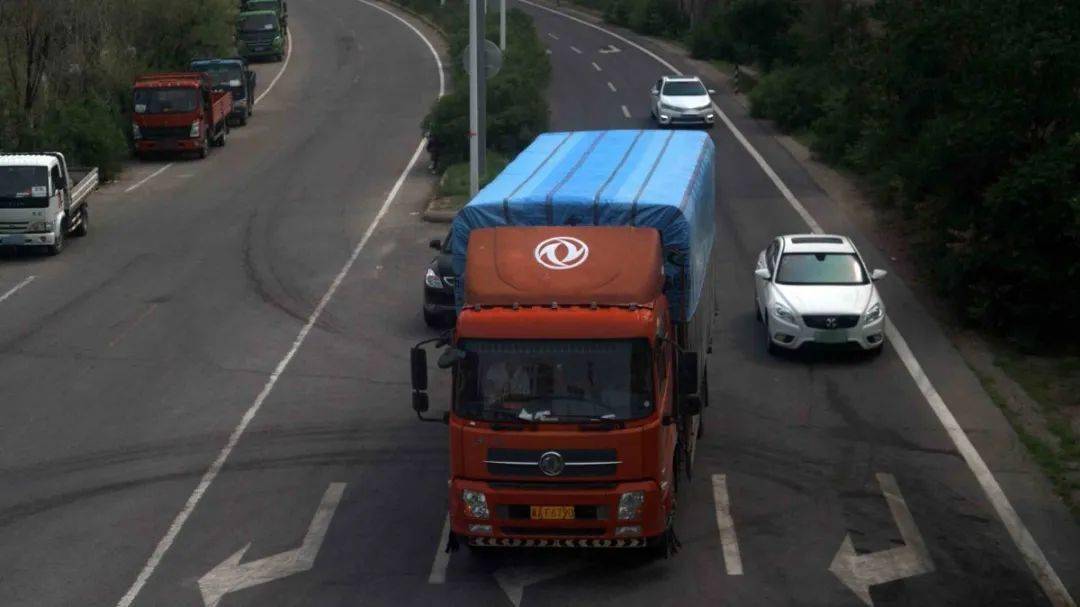 会展中心 南向北●时间:2020/7/8 14:33:44●车牌号:冀gm866308●地点