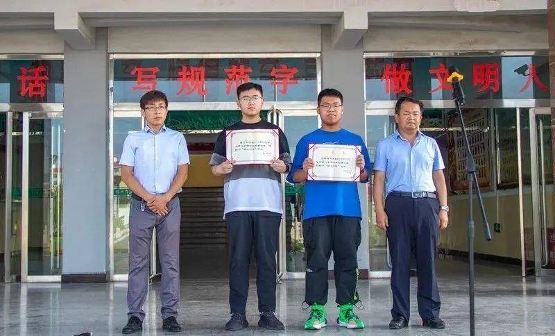 神木正能量七旬老人被撞司机逃逸神木七中两学生挺身而出